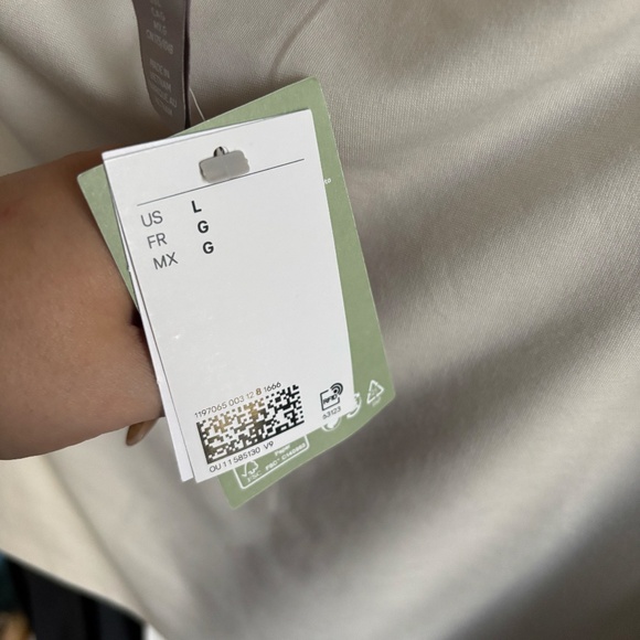 H&M Cream Off the Shoulder Top Size L - Picture 5 of 7